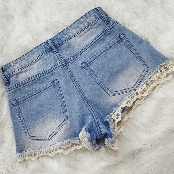 Forever 21 Festival Shorts - Picture 2 of 5